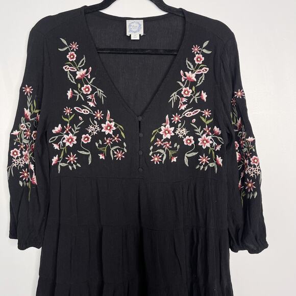 Francescas Blue Rain Medium Black Floral Embroidered V Neck Tiered Dress Crepe - Picture 3 of 10